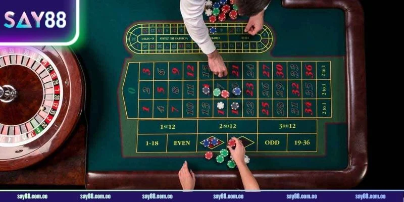 Roulette là trò chơi với bàn cò quay vui nhộn, dễ cược. 
